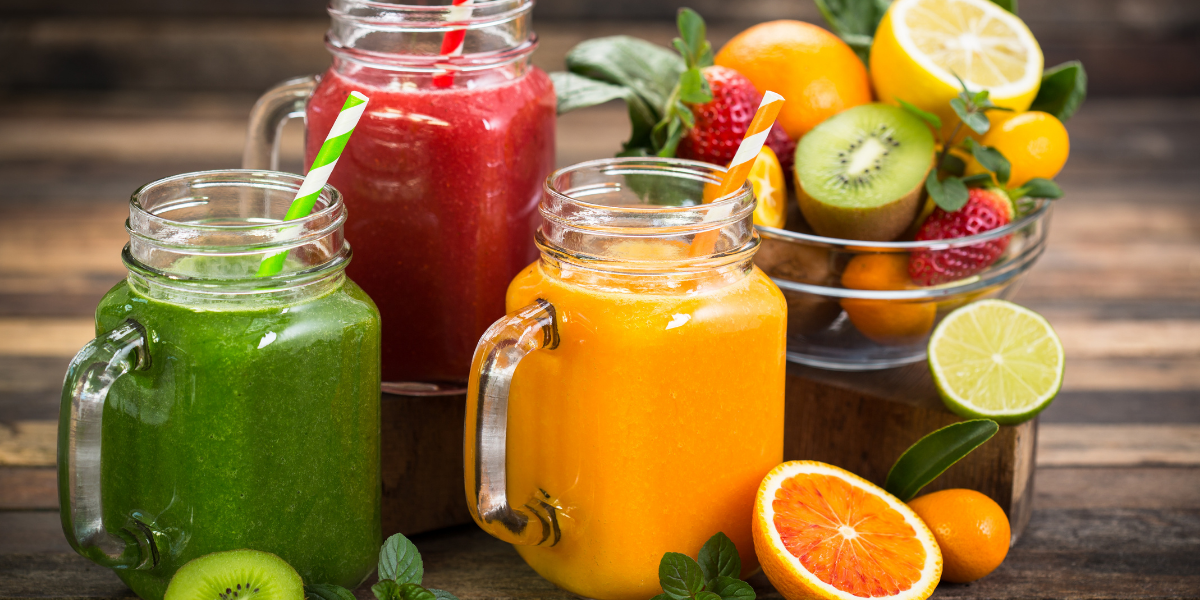 juices different color with fruits