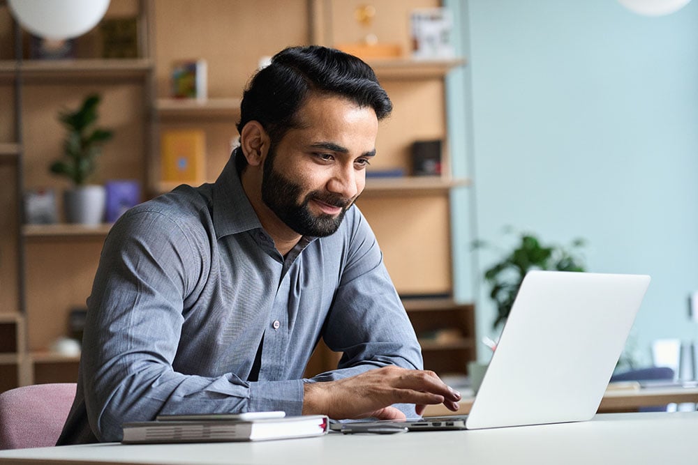 A person getting online addiction and mental health support through his laptop